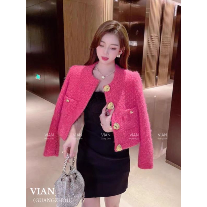 Áo khoác dạ hồng khuy vàng xinh xỉu