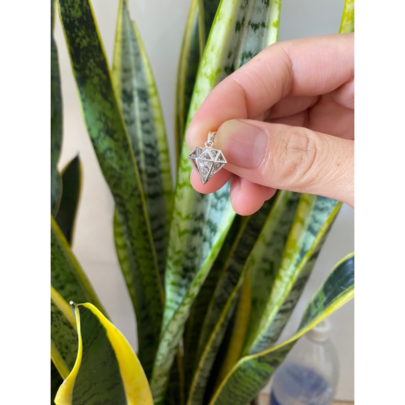 Mặt dây chuyền bạc ta đính đá kim cương lấp lánh