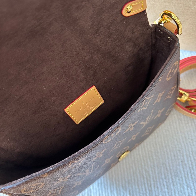 Túi hoạ tiết Lv mới