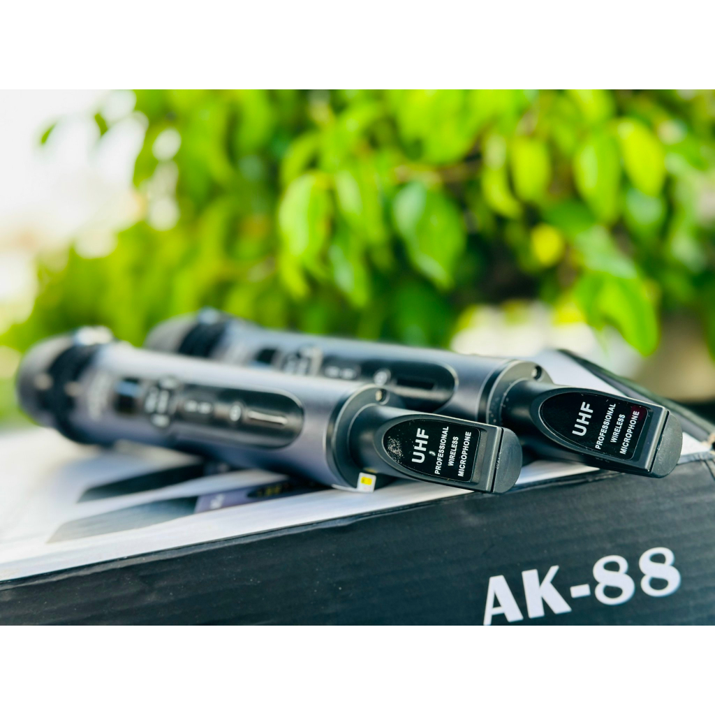 Siêu phẩm Micro không dây karaoke AK-88 bắt tiếng cực nhạy tích hợp sẵn echo vang volume trên thân micro