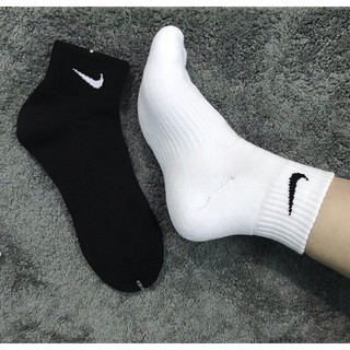 TẤT NI.K.E TRẮNG ĐEN CỔ NGẮN