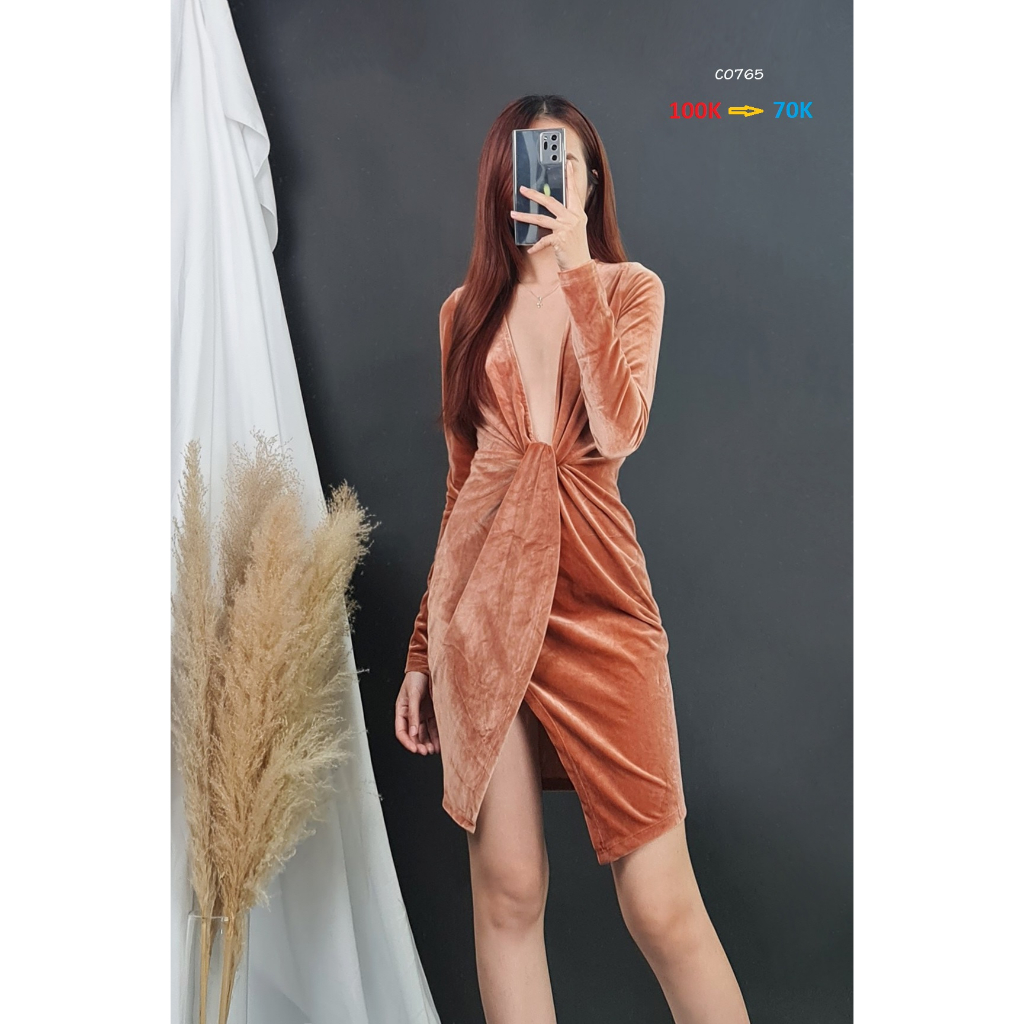 C0765 - 	Đầm nhung xoắn eo cổ tim tay dài, trơn