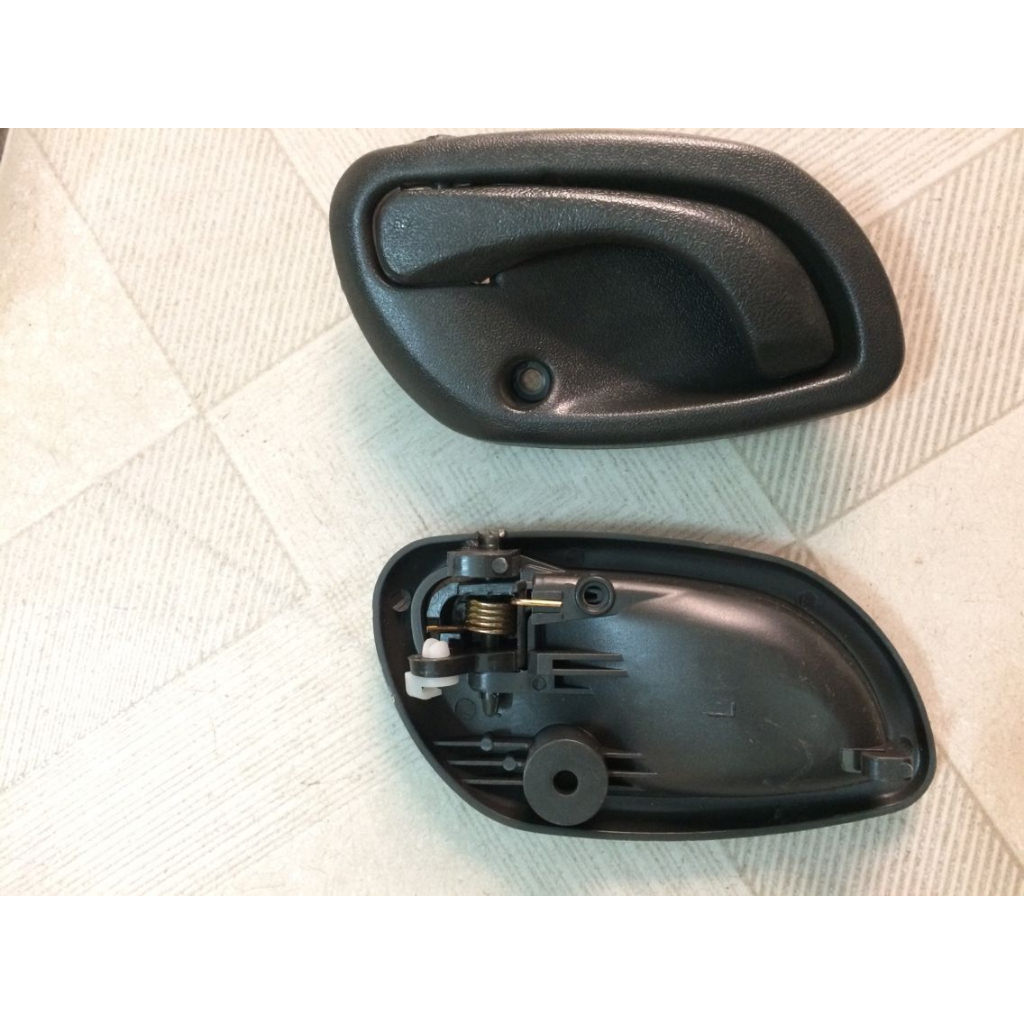 Tay mở cửa Trong xe tải SYM T880 và SYM V5