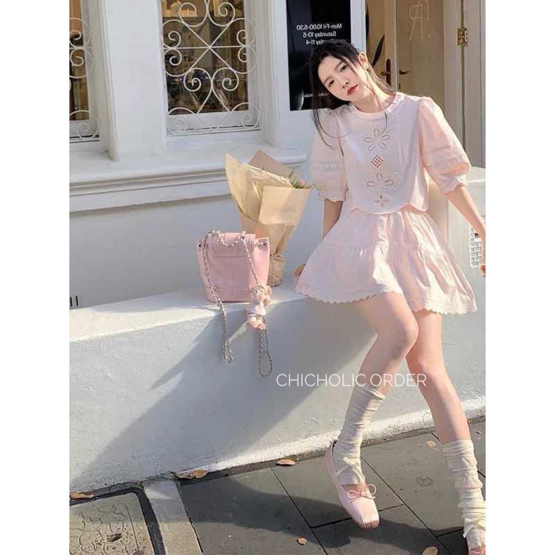 Set váy màu hường thêu rỗng áo sơ mi tay ngắn váy mùa hè váy dài Bộ hai món