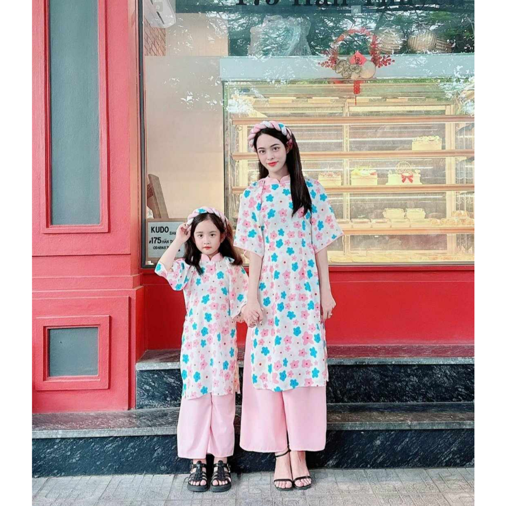 Áo dài hoa đào mẹ con kèm mấn 5-65 Kg kèm mấn ,Chất lụa mềm mịn