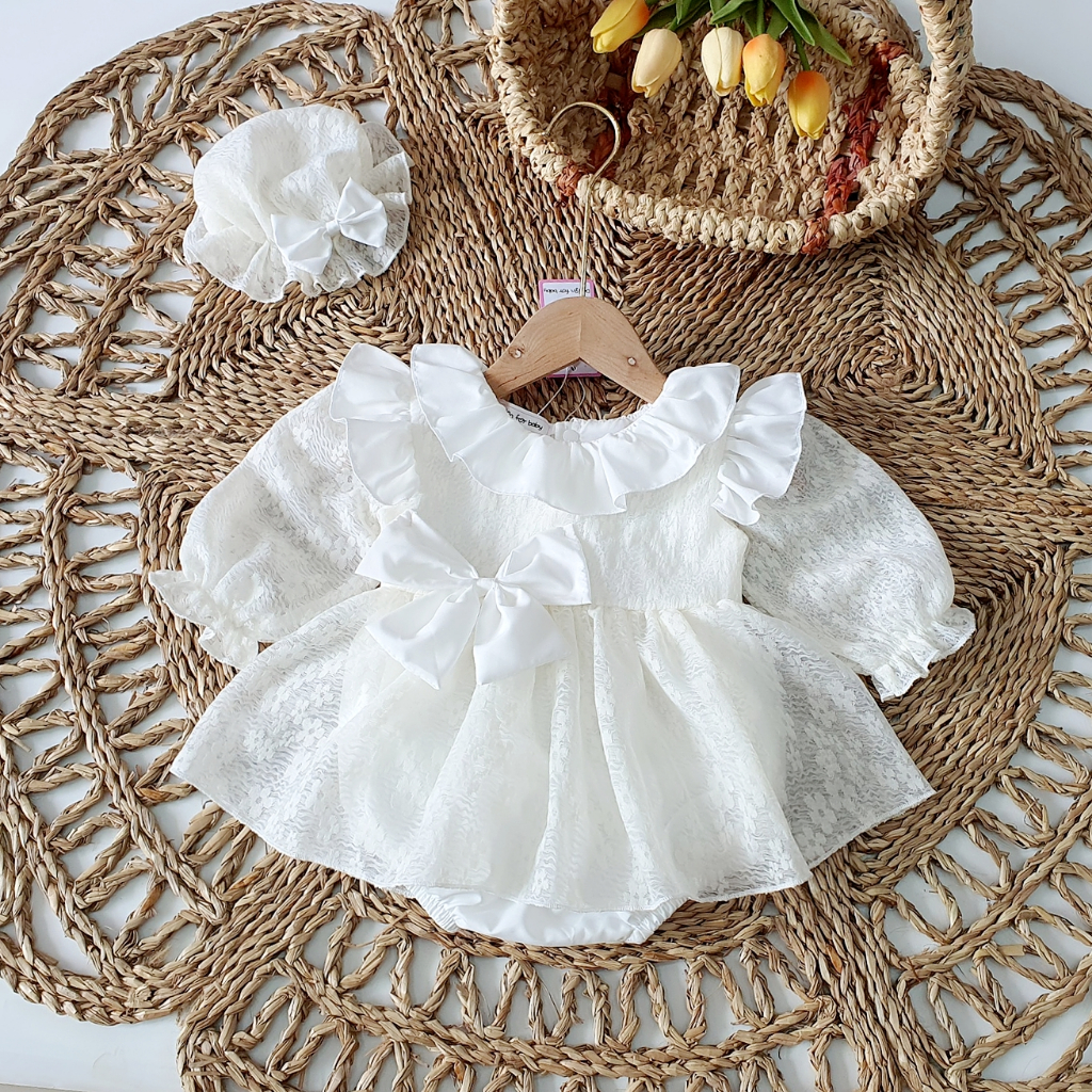 Body cổ bèo nơ eo kèm mũ chất ren nhật màu kem kèm mũ 3-12 Kg,Đồ cho bé gái đầy tháng thôi nôi  mềm mịn