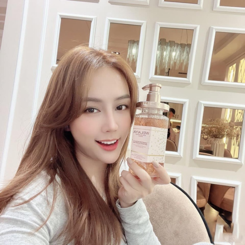 Sữa tắm nước hoa Weilaiya chính hãng cánh hoa hồng Damask 450ml chính hãng