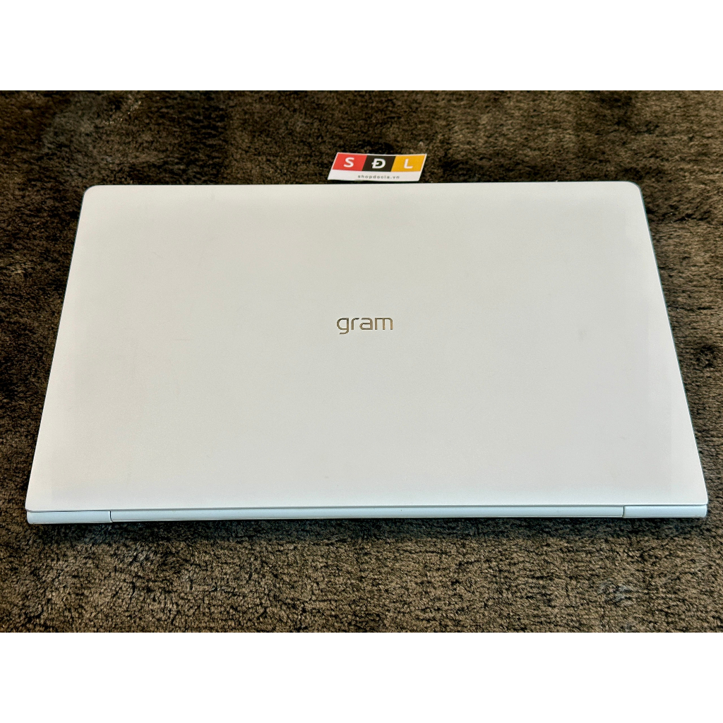 LG gram 14” Ultra-Lightweight i5 8G 256GB 14Z980-U.AAW5U1
