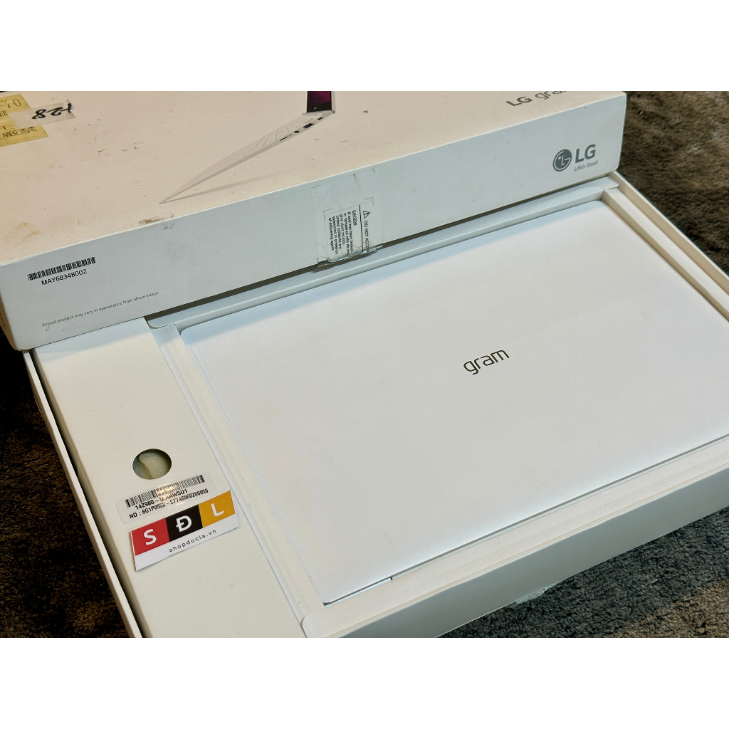 LG gram 14” Ultra-Lightweight i5 8G 256GB 14Z980-U.AAW5U1