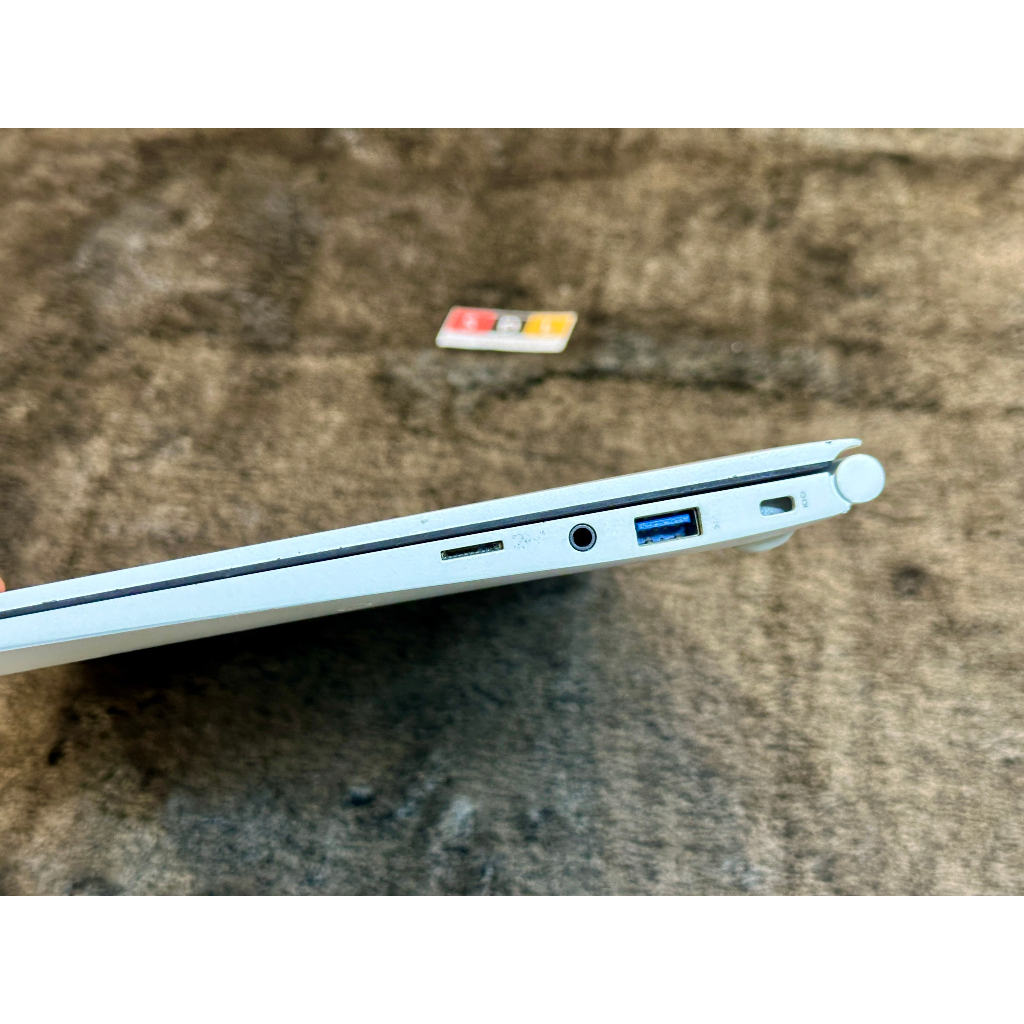 LG gram 14” Ultra-Lightweight i5 8G 256GB 14Z980-U.AAW5U1