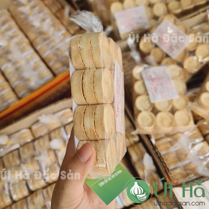 Bánh Đậu Xanh Tròn Đặc Sản Quảng Ngãi Bịch 24 Cái Bánh Đậu Xanh Nướng Giòn Thơm Ngon - Út Hà Đặc Sản