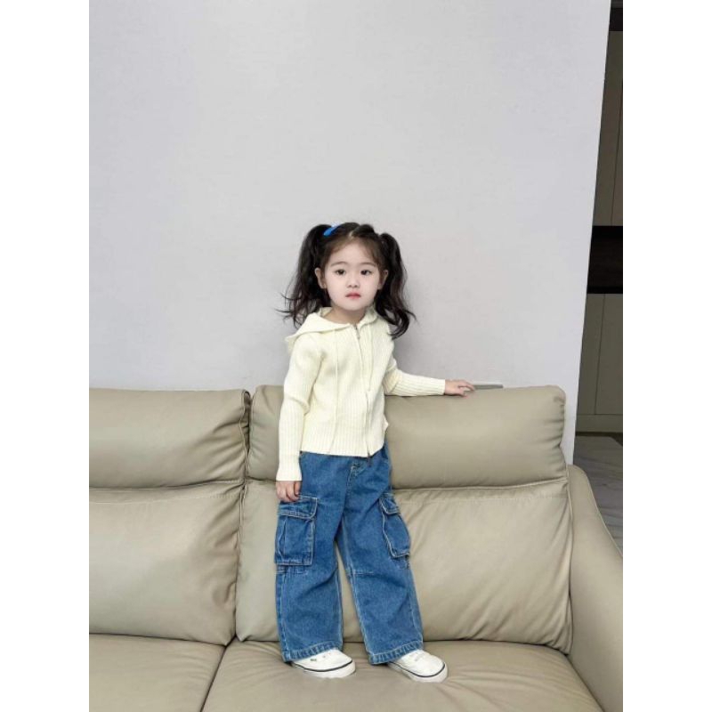 Set thu đông cho bé gái.set áo khoát +quần jean cho bé gái 10 đến 32kg.hình thật trải sàn giùm e ak.mua 1 dc 2