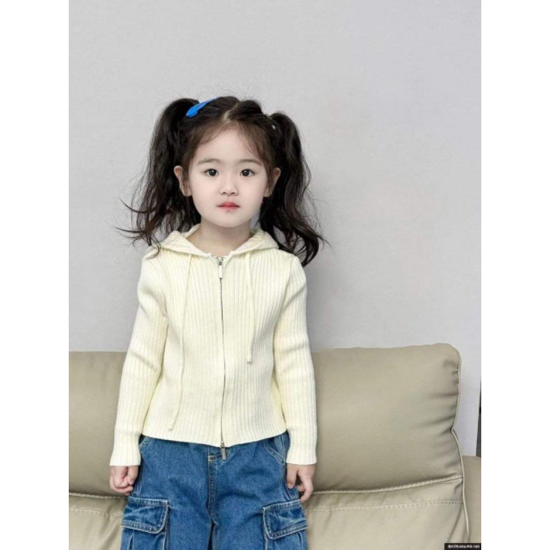 Set thu đông cho bé gái.set áo khoát +quần jean cho bé gái 10 đến 32kg.hình thật trải sàn giùm e ak.mua 1 dc 2