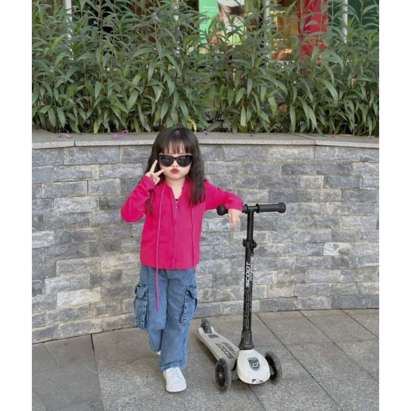 Set thu đông cho bé gái.set áo khoát +quần jean cho bé gái 10 đến 32kg.hình thật trải sàn giùm e ak.mua 1 dc 2