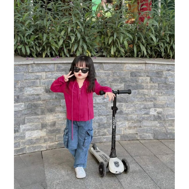 Set thu đông cho bé gái.set áo khoát +quần jean cho bé gái 10 đến 32kg.hình thật trải sàn giùm e ak.mua 1 dc 2