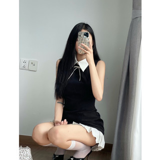 Đầm đen phối xếp li trắng