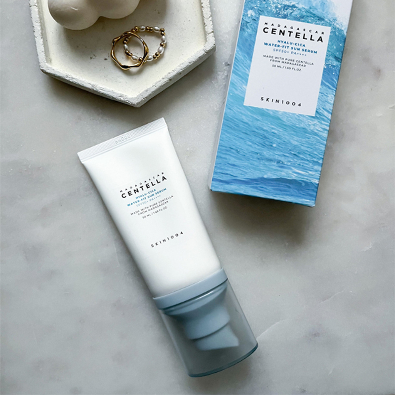Kem Chống Nắng Cấp Ẩm Skin1004 Madagascar Blue Centella Hyalu-Cica Water-Fit Sun Serum SPF50 PA++++ 50ml - XANH