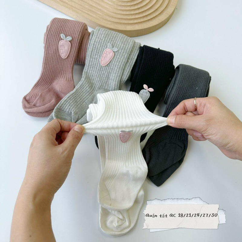 QUẦN TẤT LIỀN BÀN ĐÍNH HÌNH CÀ RỐT SIÊU XINH CHO BÉ