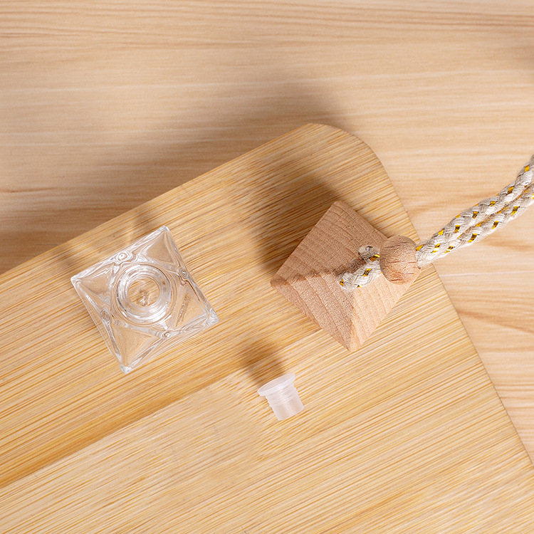 SỈ - Vỏ Lọ tinh dầu treo xe kim cương dây kim tuyến 8ML