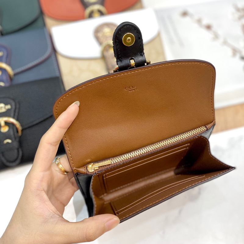 Ví coach kleo nắp gập