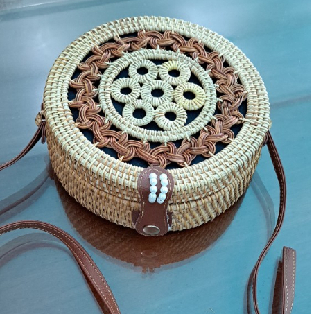 Túi xách mây hình trống tròn đan thủ công có dây da  điều chỉnh độ dài ngắn- họa tiết hoa văn- đeo chéo đeo vai