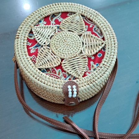 Túi xách mây hình trống tròn đan thủ công có dây da  điều chỉnh độ dài ngắn- họa tiết hoa văn- đeo chéo đeo vai