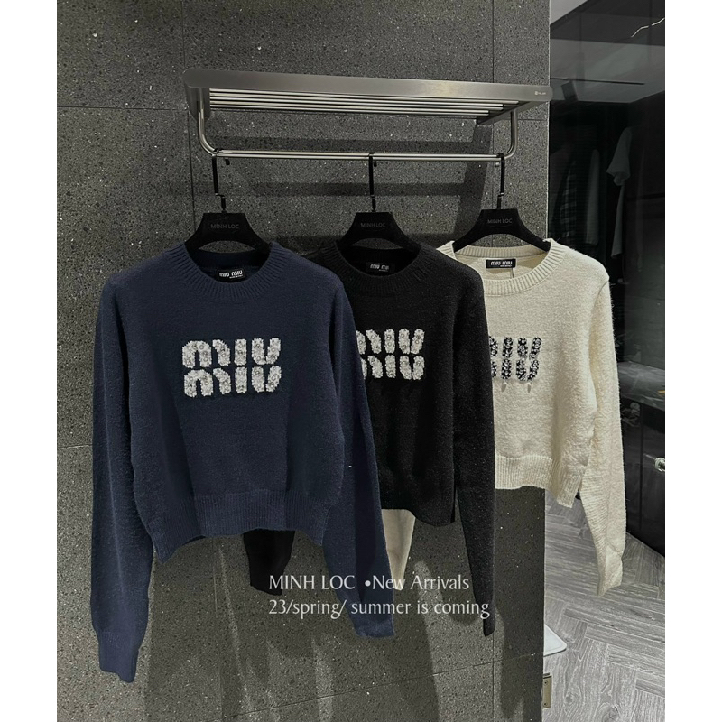 Áo len miu đính đá l1 Bùi Lan Anh