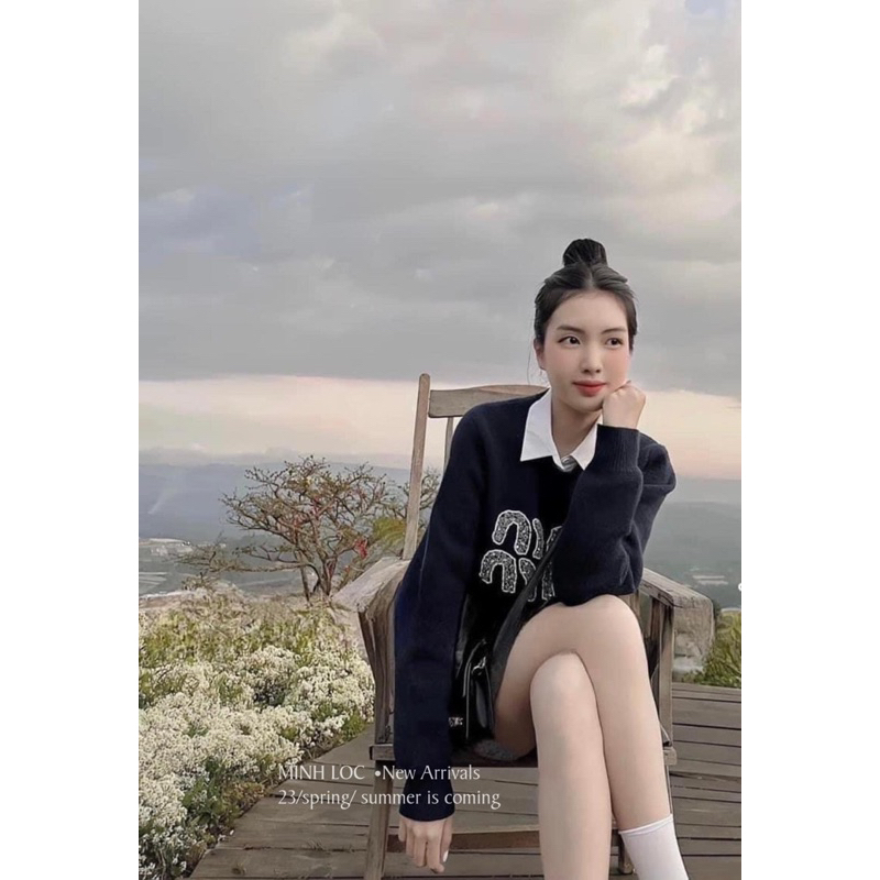 Áo len miu đính đá l1 Bùi Lan Anh