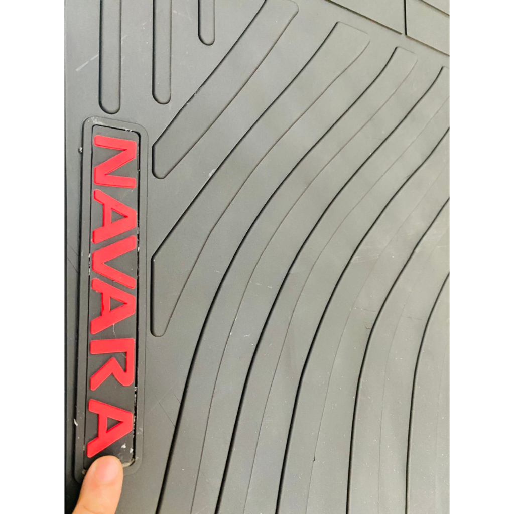 Thảm lót sàn cao su xe Nissan Navara 2016- 2021 màu đen