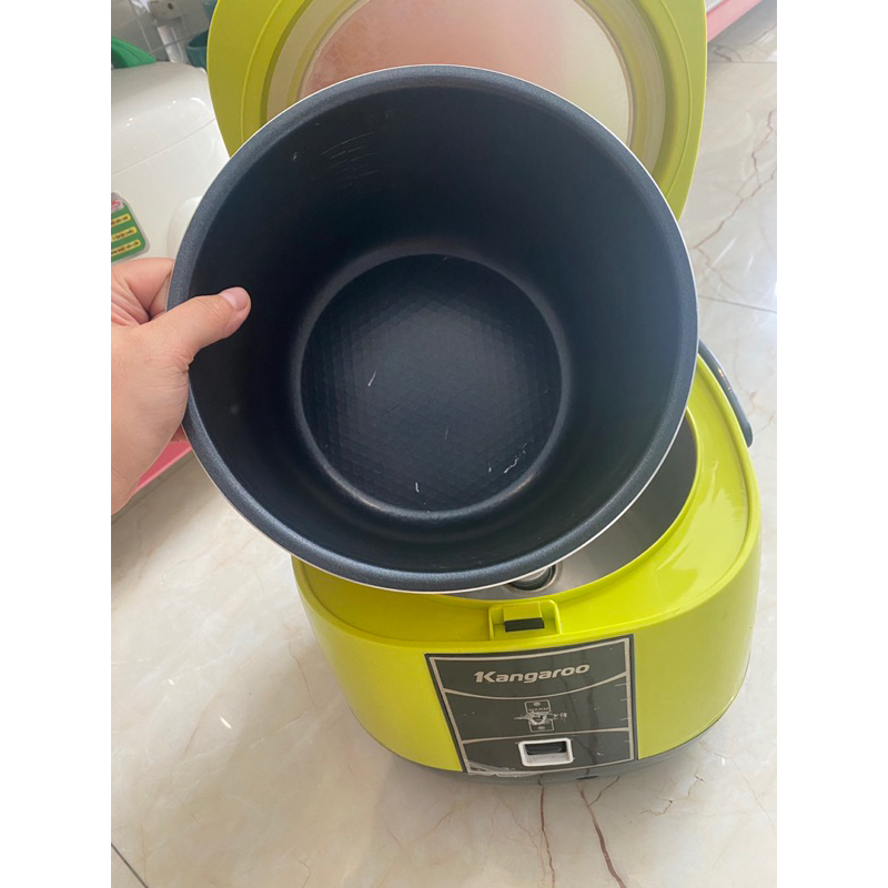 Nồi cơm Kangaroo KG22R1 Hàng thanh lý