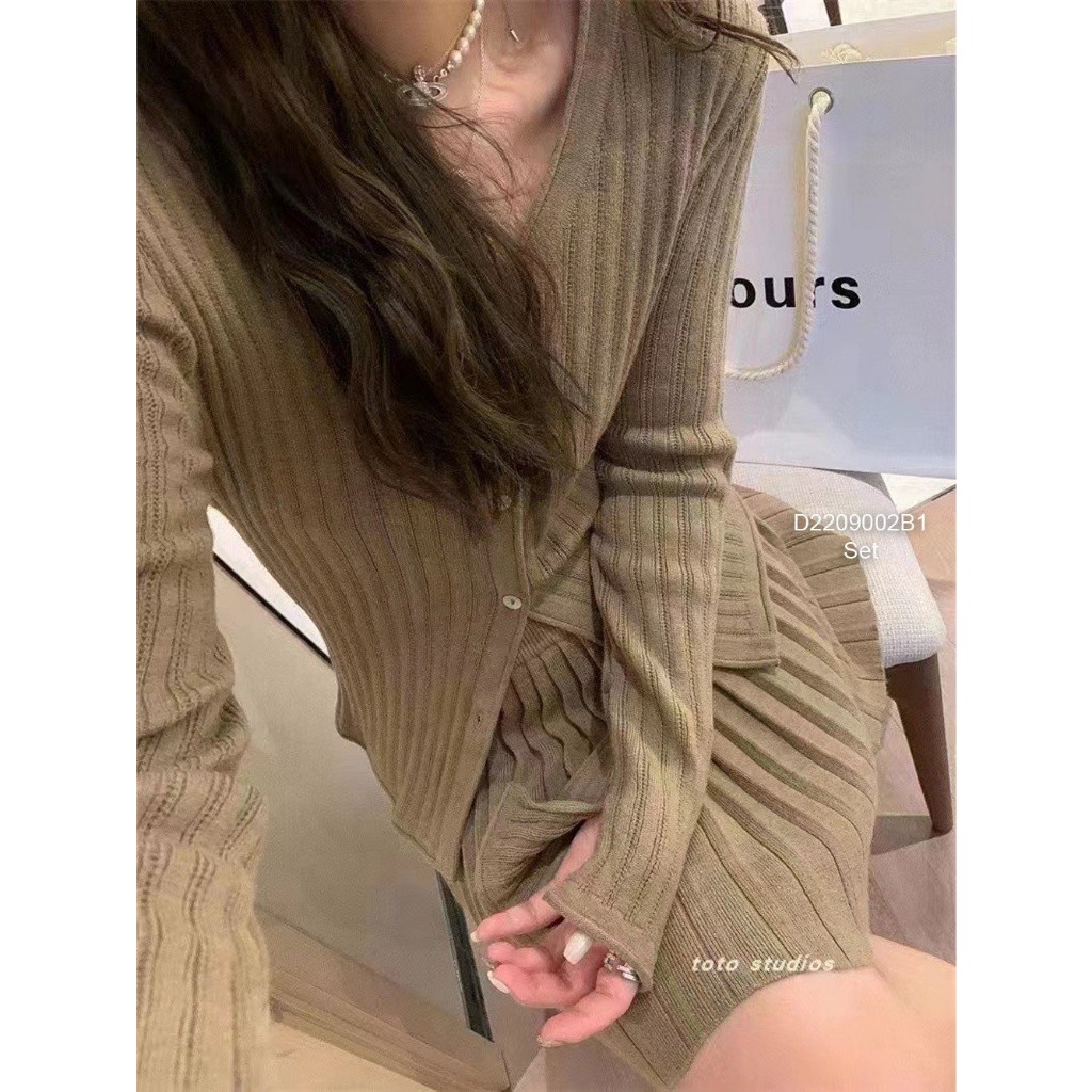 Sét bộ len áo cổ tim gài nút tay dài kèm chân váy xòe ngắn hàng QC!