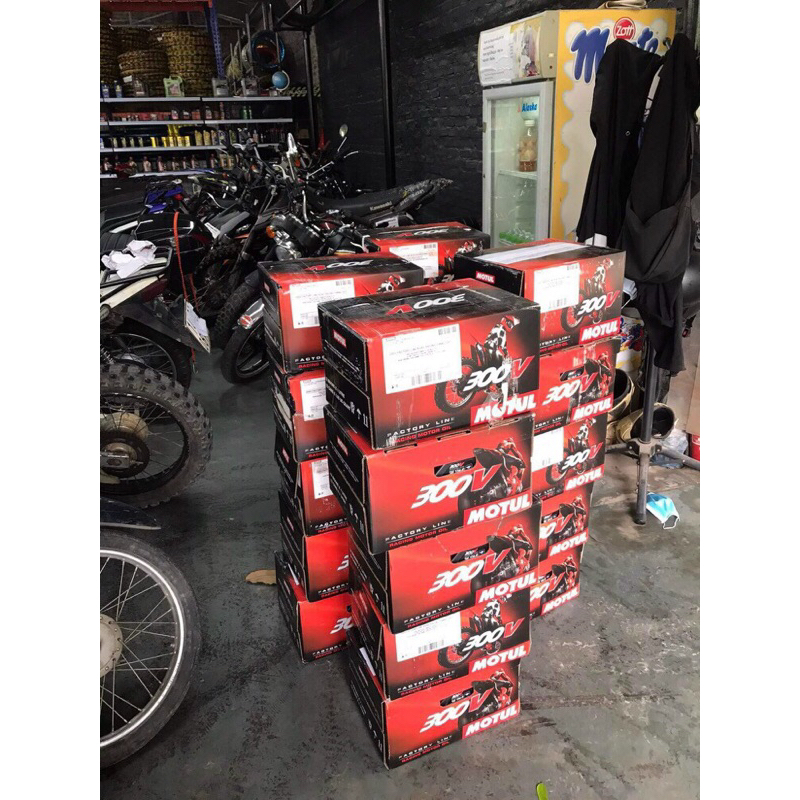 NHỚT MOTUL 300V FACTORY LINE 10W40 chuyên dụng cho xe số, xe côn tay, xe PKL