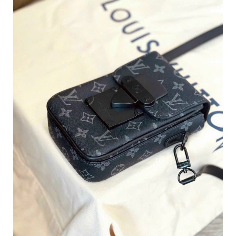 Túi đeo chéo nam dáng đứng Lv S Lock phone bag Fullbox size 18