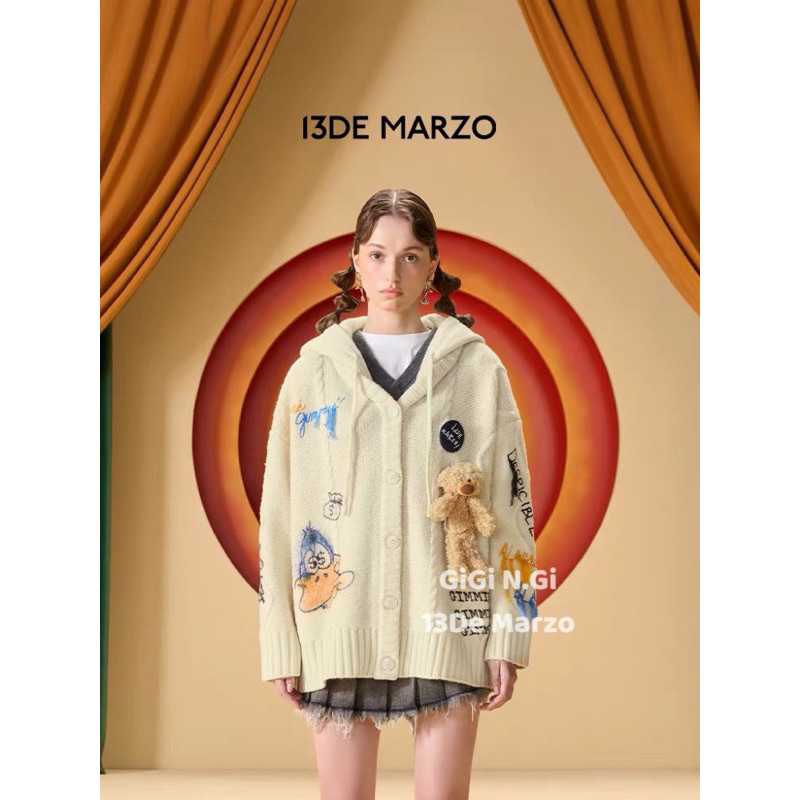Áo len ghi khoá vàng 13DE MARZO