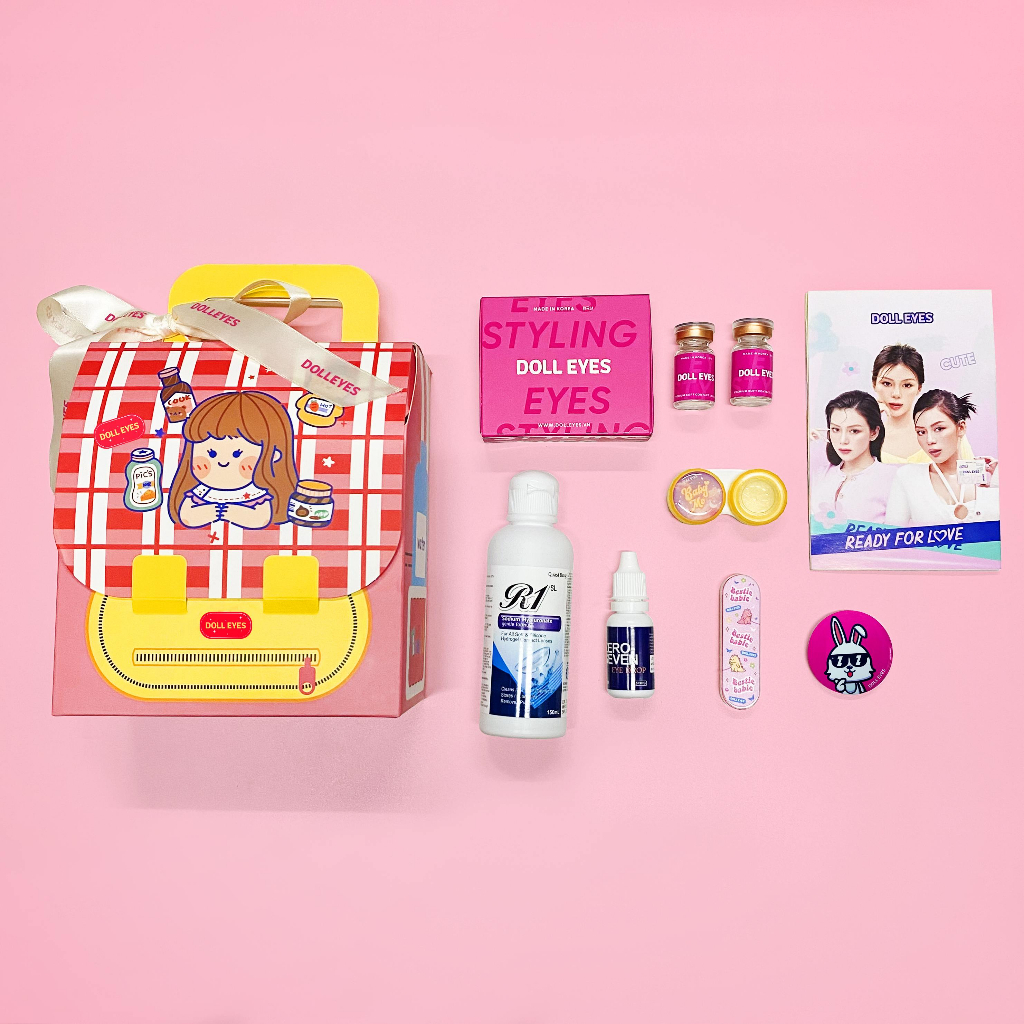 Box Back to school 2023 - Combo Kính áp tròng DOLL EYES, dung dịch ngâm & nhỏ mắt , Máy rửa lens & huy hiệu Doll Eyes