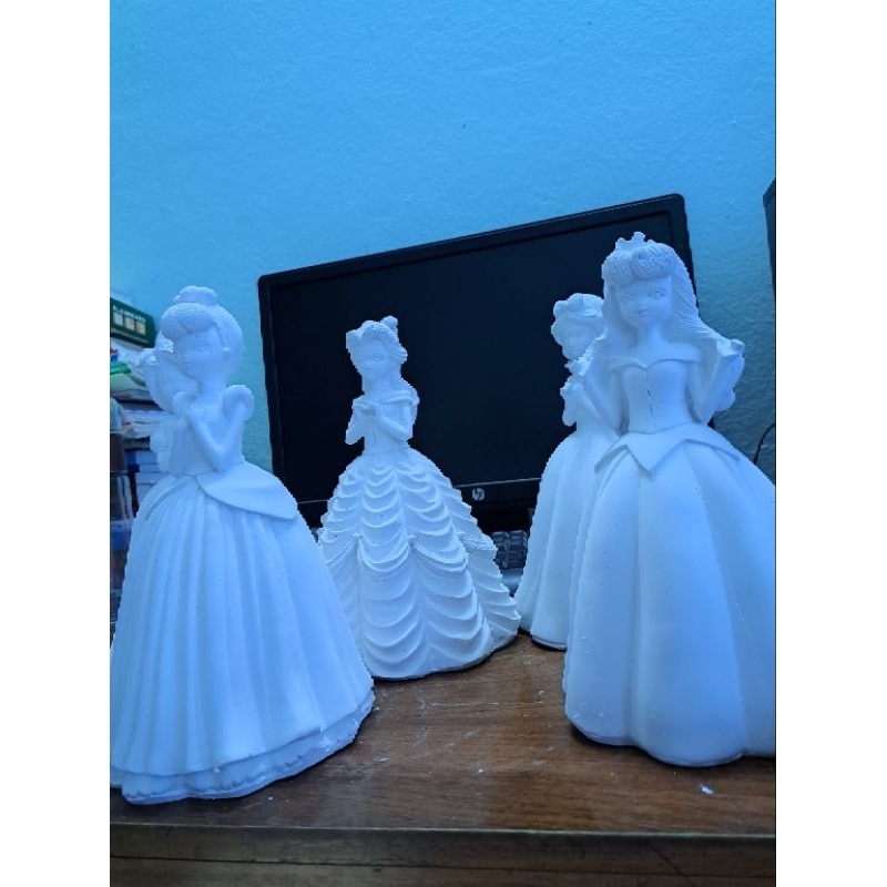 Tượng thạch cao tô màu set công chúa DisNey kèm màu cọ kích thước cao 24cm rộng 12cm