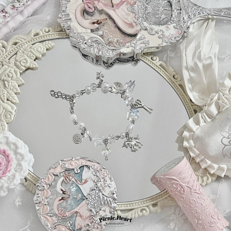 | Picnic Heart | CRYSTAL LUCKY GRASS BRACELET