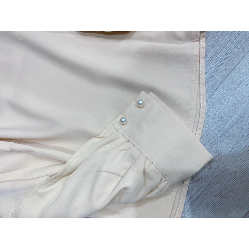 Áo sơmi cổ ngang trễ vai xinh xắn tiểu thư