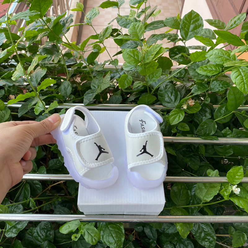 Dép Sandal Quảng Châu cao cấp có đèn cho bé trai bé gái 8021