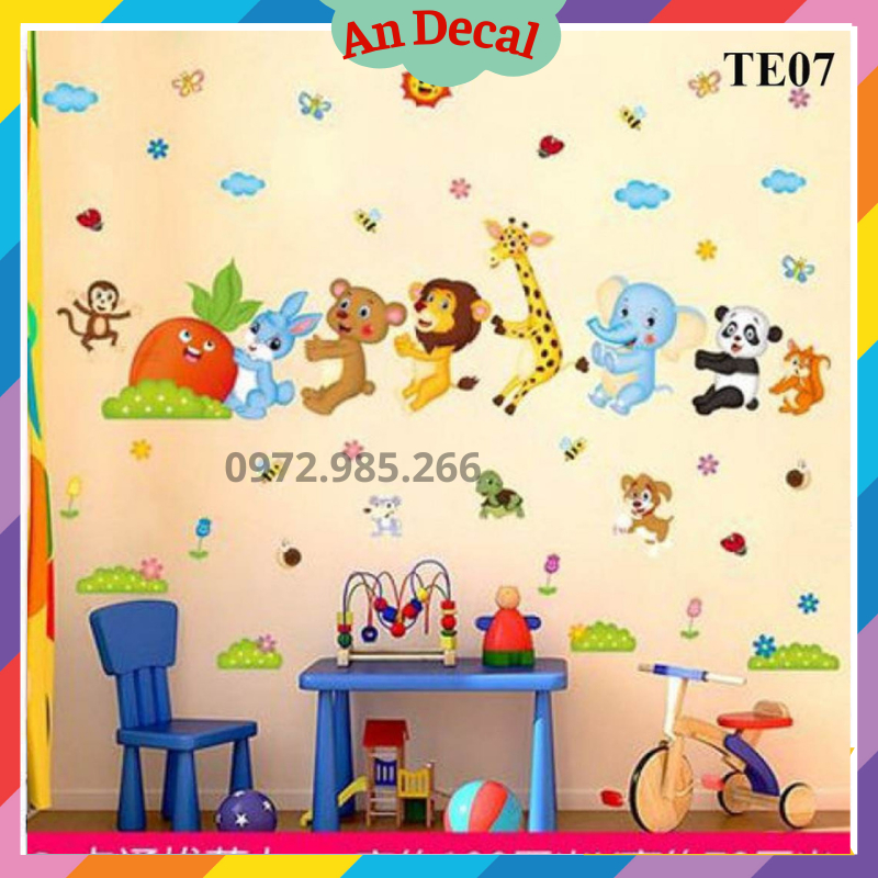 Tranh decal, hình dán tường cho bé thú xếp hàng nhổ cà rốt trang trí phòng bé trai, bé gái TE07