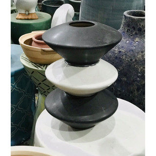 bình xoắn ốc trắng đen