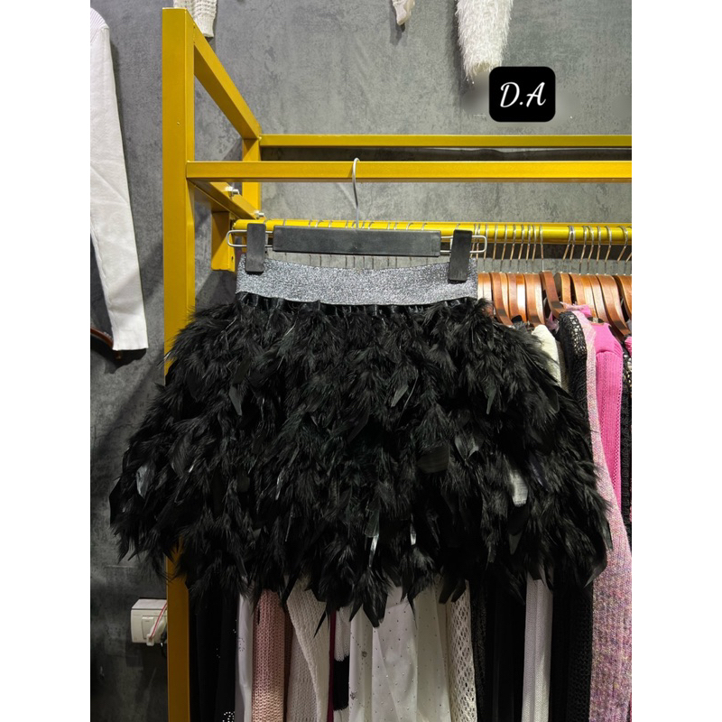 Chân váy lông vũ phối đồ siêu chảnh