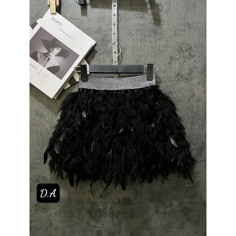Chân váy lông vũ phối đồ siêu chảnh
