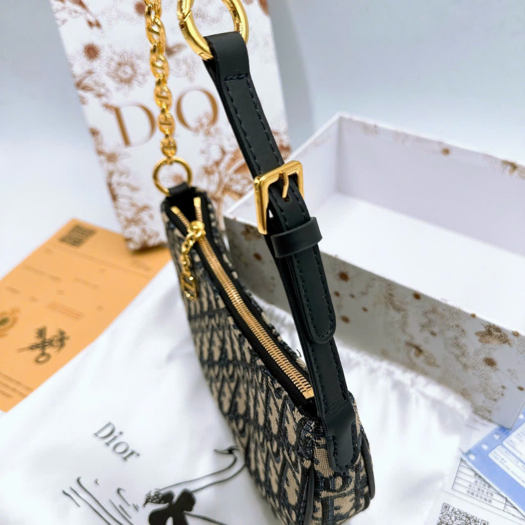 Túi CD Kẹo Nách họa tiết chữ D kèm Dây đeo bản to Size 21cm 101Hg