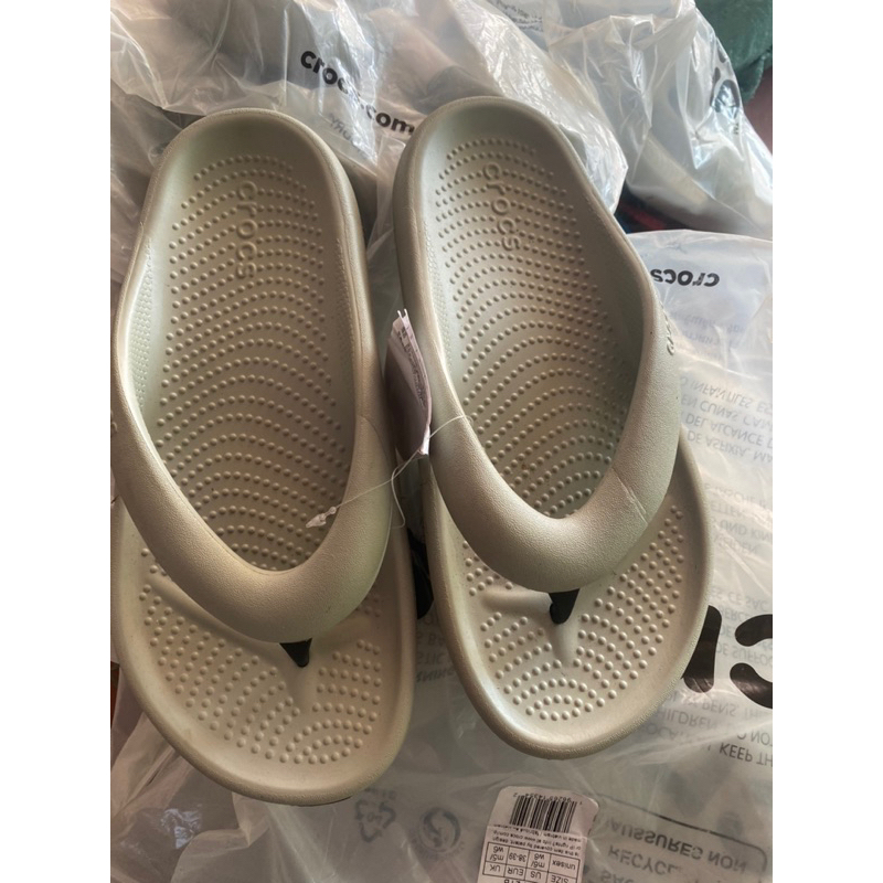 SỤC CROCS MELLOW XỎ NGÓN ÊM CHÂN .