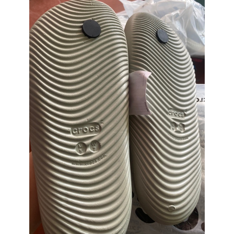 SỤC CROCS MELLOW XỎ NGÓN ÊM CHÂN .