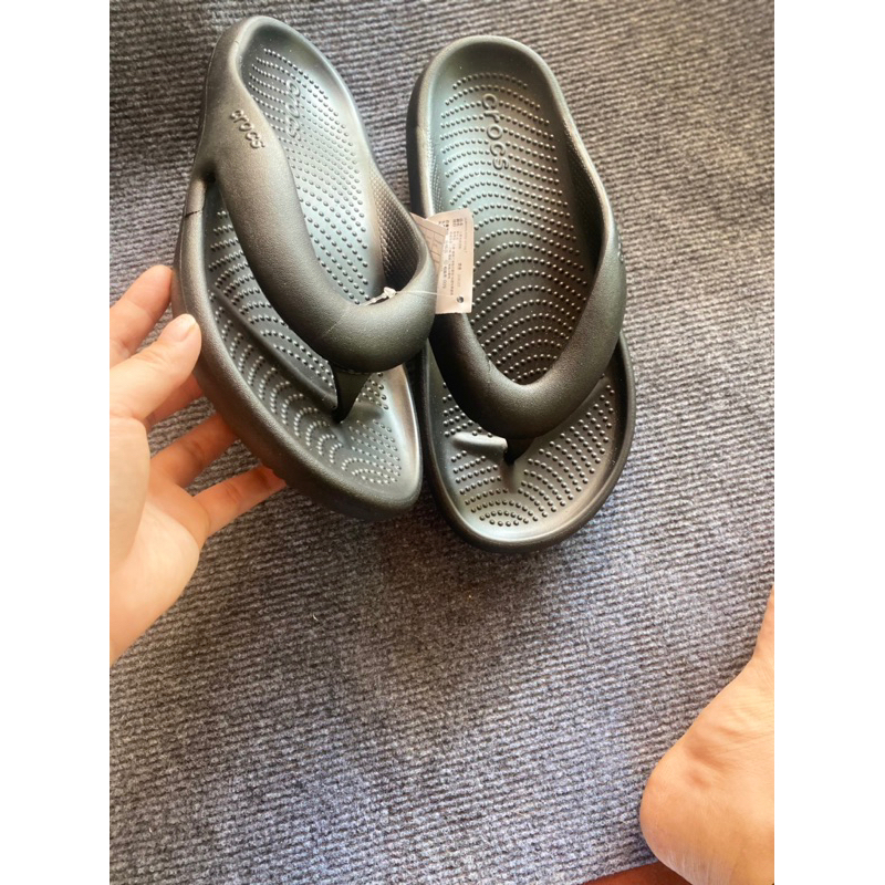 SỤC CROCS MELLOW XỎ NGÓN ÊM CHÂN .