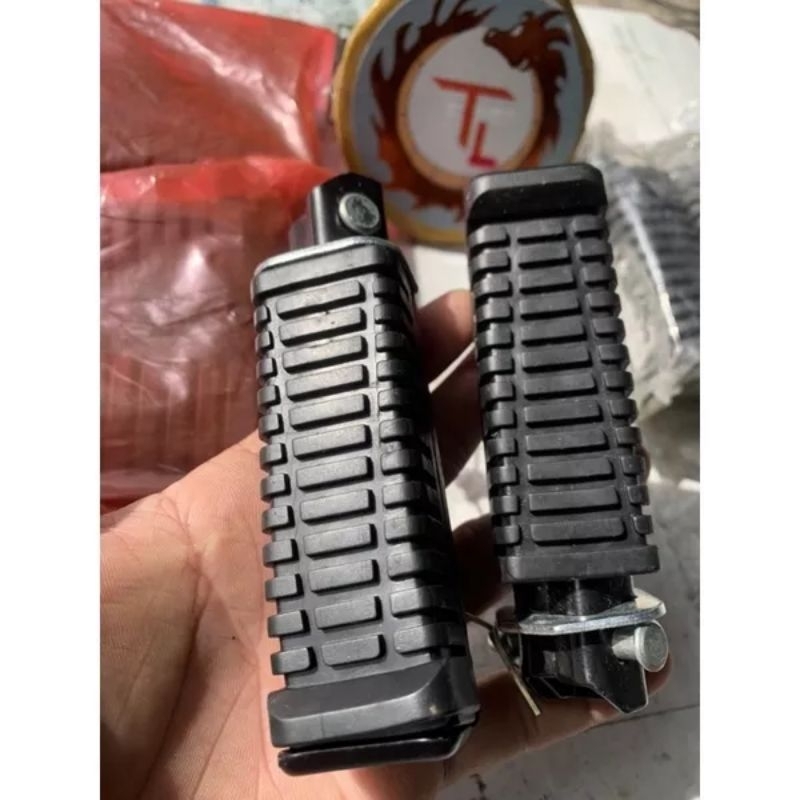 Cao su gác chân trước - sau sirius