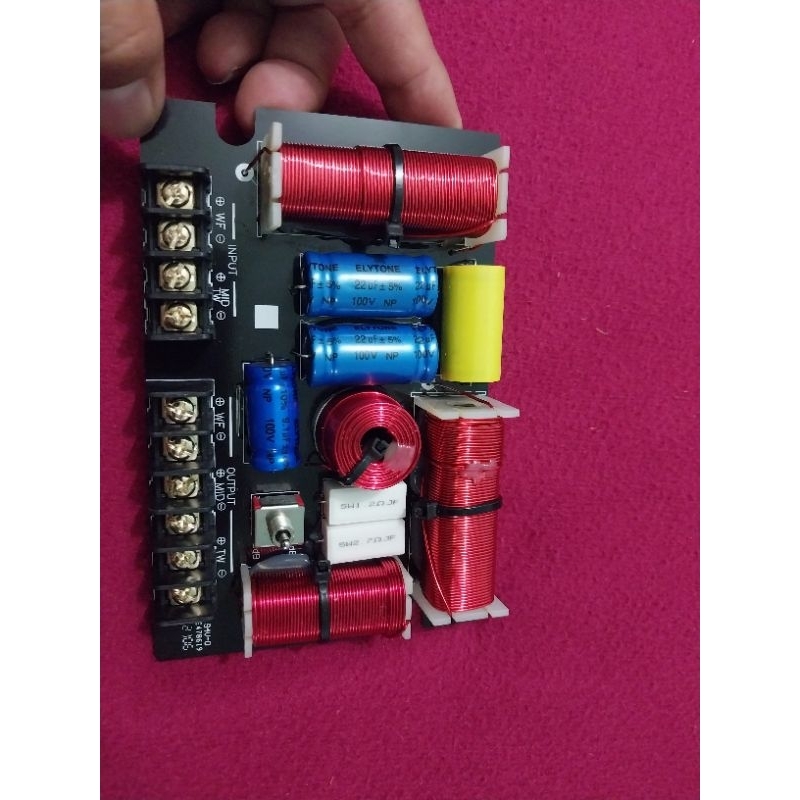Phân tần sony 3 đường tiếng xịn xò dùng được cho bass 40 trở lại chất lượng lắm ạ ae về đấu nối rất dễ nữa ạ