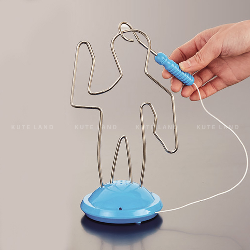 Trò chơi Buzz Wire thử thách luồn tay qua khuôn kiểm tra độ tỉnh táo trên bàn nhậu Drinking Game GUB22